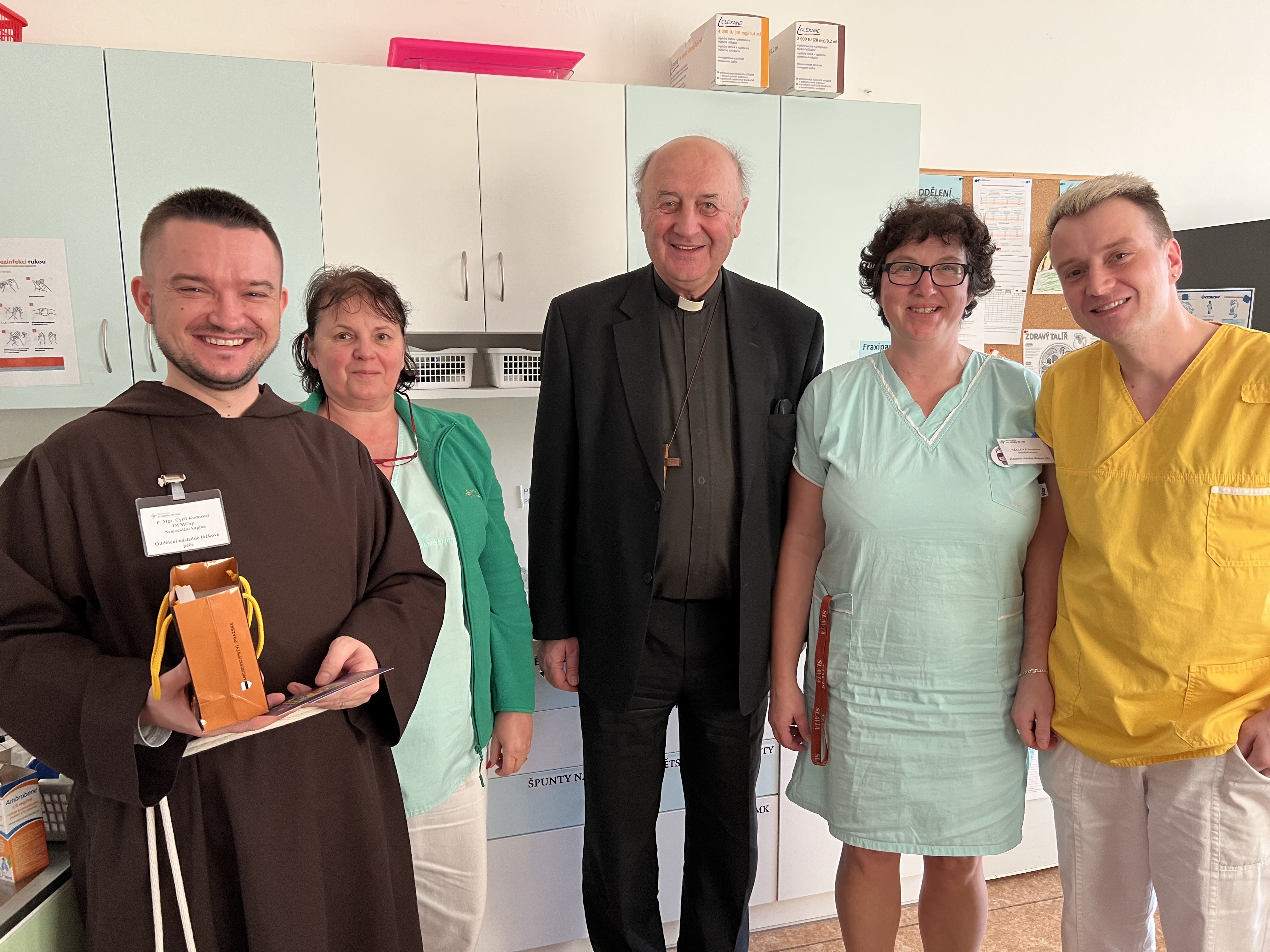 Pražský arcibiskup Jan Graubner navštívil církevní nemocnici v Praze